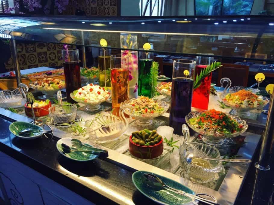 "Ăn cả thế giới salad" để giảm cân với buffet 79K