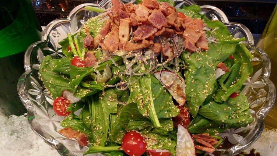 "Ăn cả thế giới salad" để giảm cân với buffet 79K