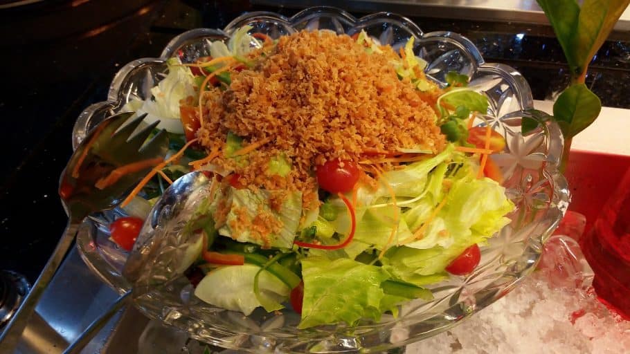 "Ăn cả thế giới salad" để giảm cân với buffet 79K