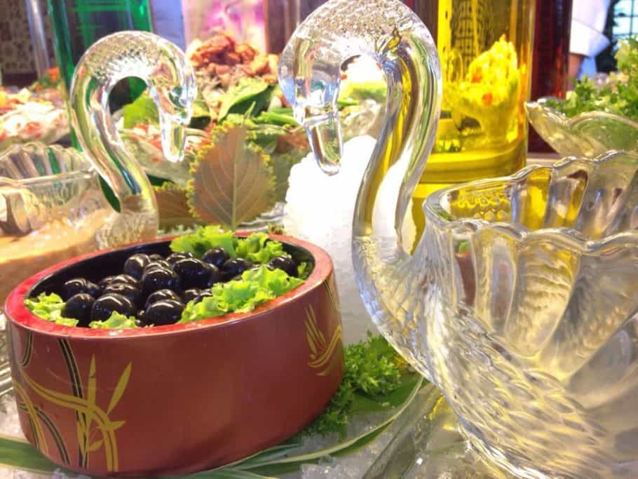 "Ăn cả thế giới salad" để giảm cân với buffet 79K