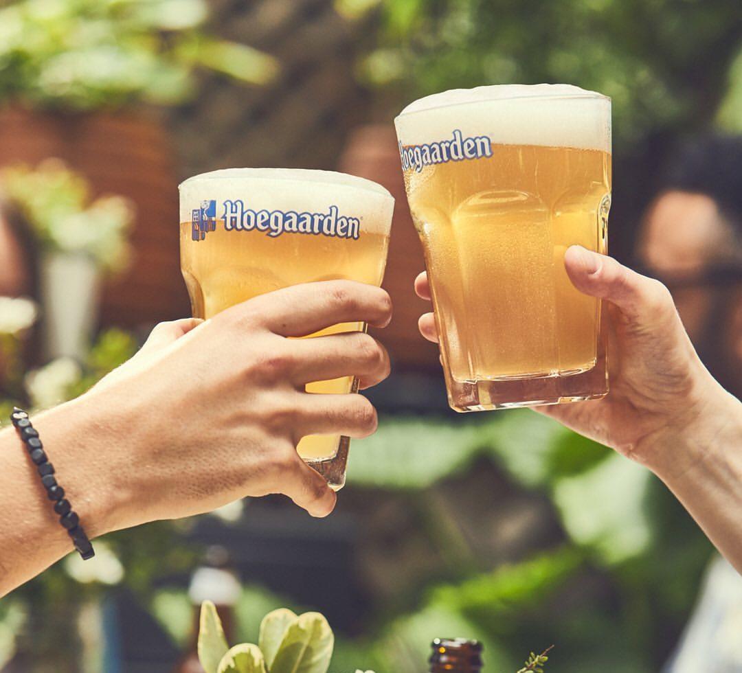 Uống bia Hoegaarden tại Vườn Bia Hà Nội - Nguyễn Thị Thập