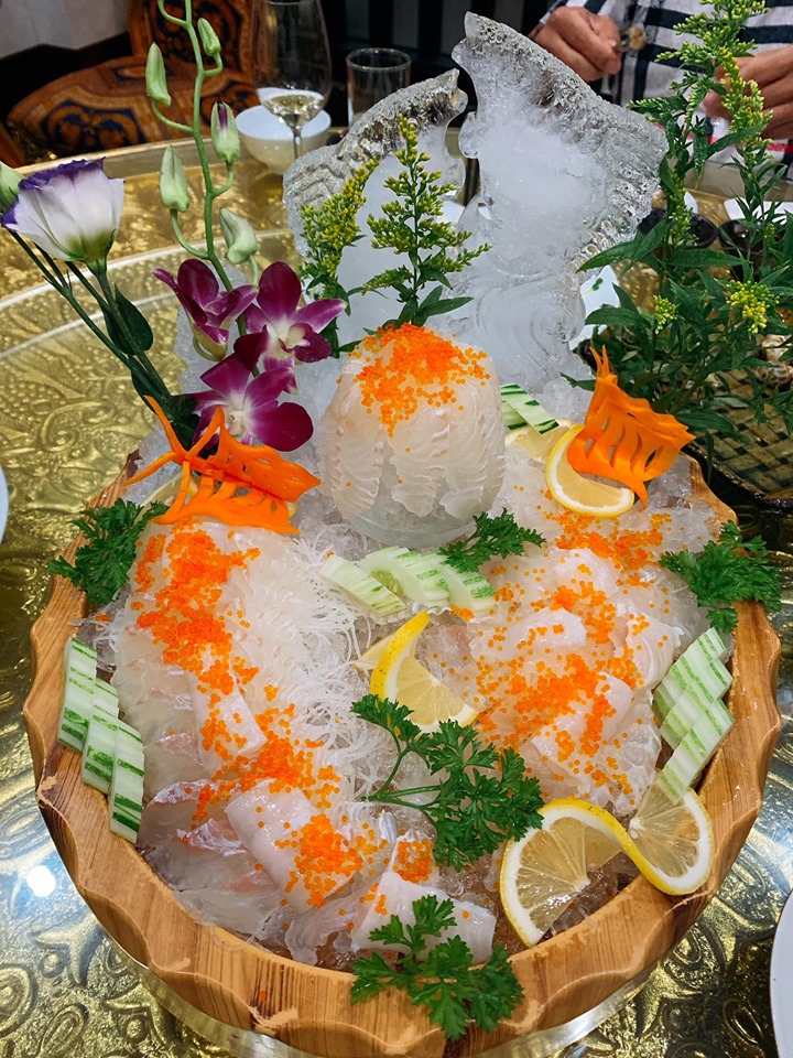 Sashimi cá tại nhà hàng hải sản San Hô Đỏ Nguyễn Thị Thập Hà Nội 2